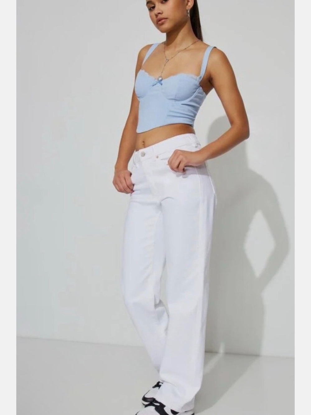 Garage White Straight-Leg Womenโs Jeans Size 5